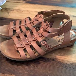 Women’s Bare Trap Sandals